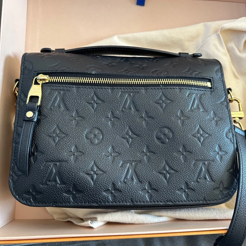 Pochette Métis
Monogram Empreinte Leather - Black - Picture 11 of 12